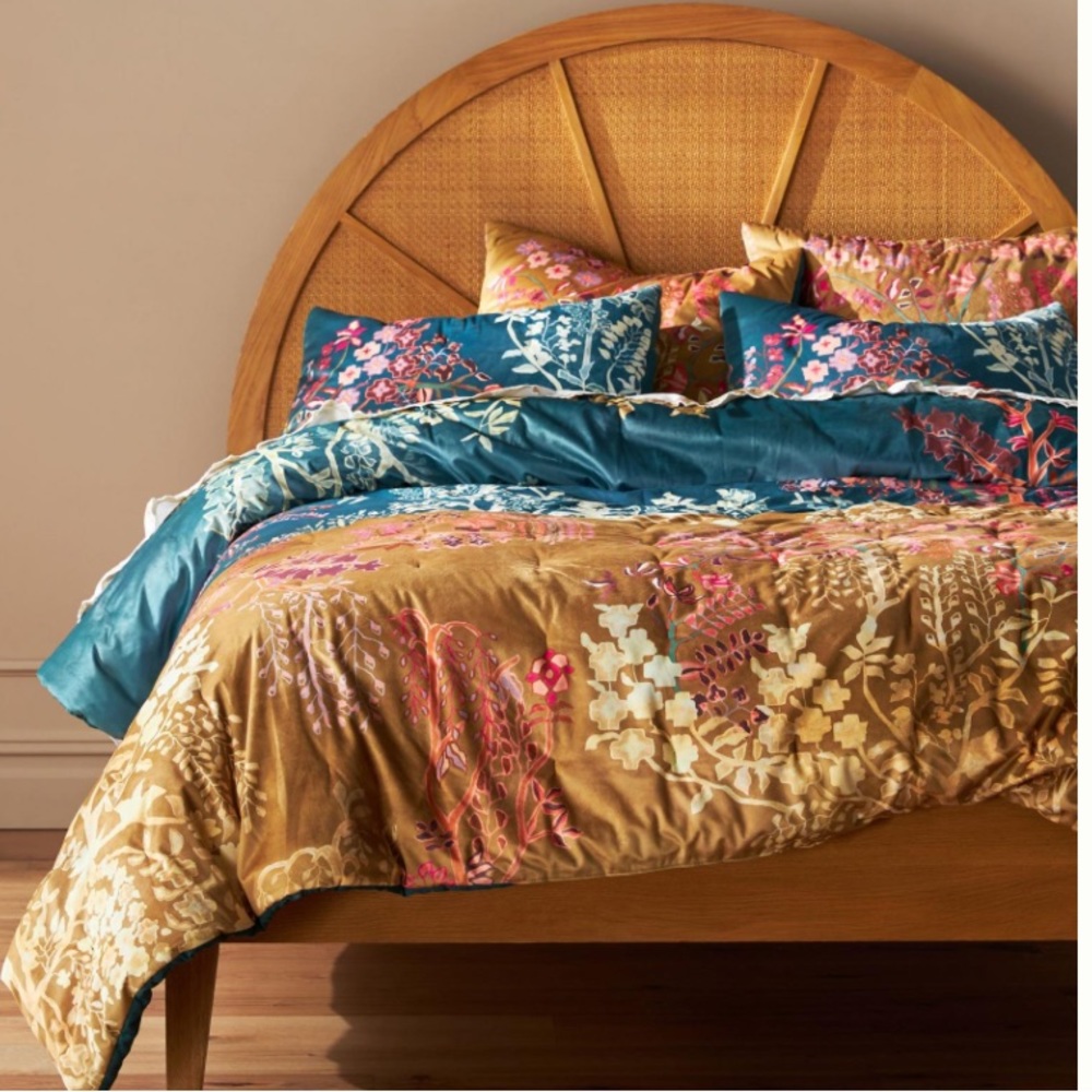 Anthropologie Venus Cali king size quilt with matching pillow shams (2)